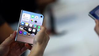 Katlanabilir iPhone almak isteyenlere k&ouml;t&uuml; haber!