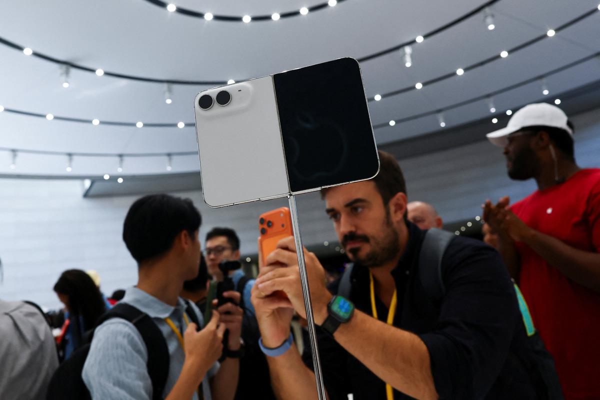 iPhone Duo bug&uuml;n satışa &ccedil;ıkıyor! İşte fiyatı ve &ouml;zellikleri 5