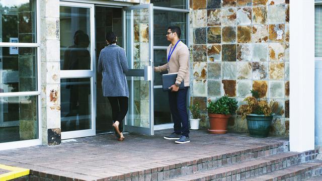 Psikologlar araştırdı: Başkalarına kapıyı açık tutan kişilerde bu özellik öne çıkıyor