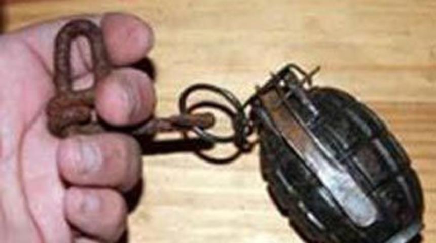 Oltasına balık yerine bomba takıldı