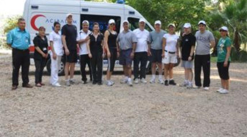 Doktorlar sağlıklı yaşam i&ccedil;in y&uuml;r&uuml;d&uuml;