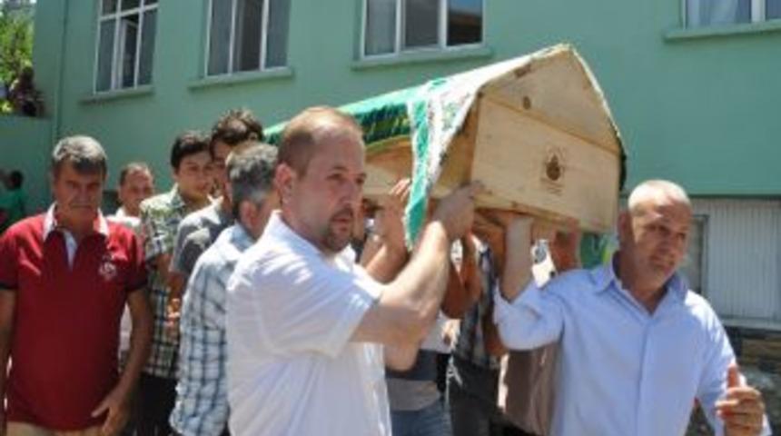 Yakılan anne ve oğlu yan yana toprağa verildi