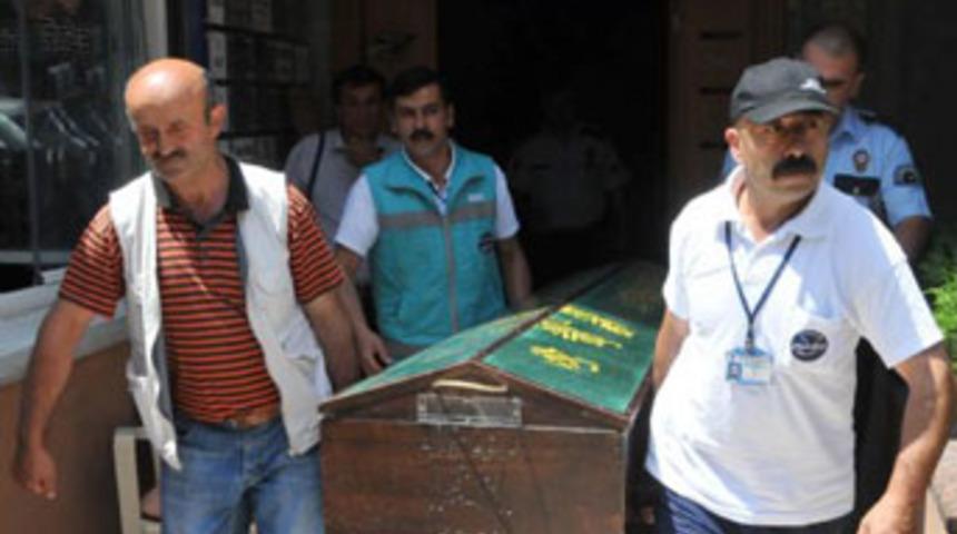 Arkadaşını &ouml;ld&uuml;rd&uuml;, şoka girdi