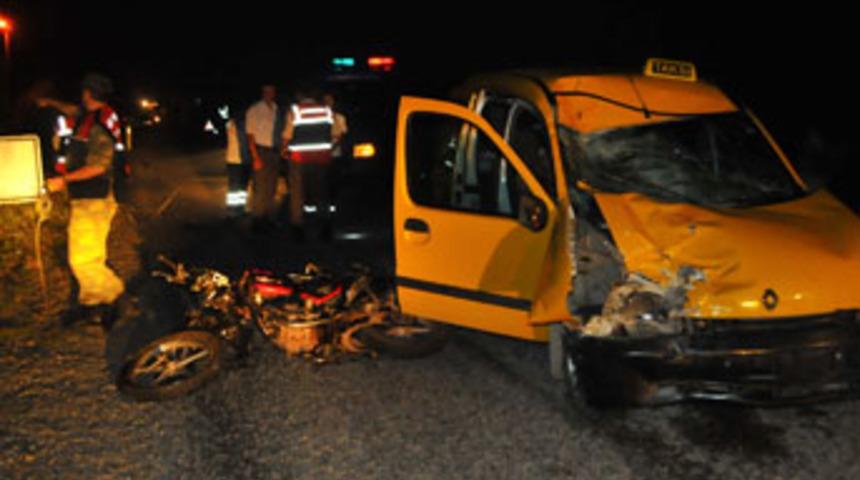 Otomobil motosikletle &ccedil;arpıştı: 1 &ouml;l&uuml;