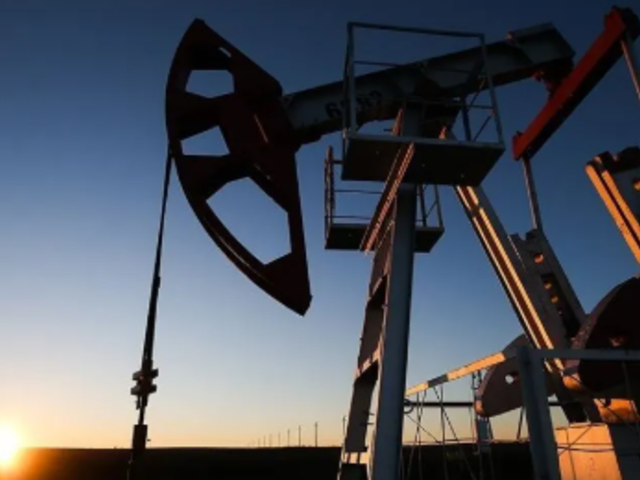 Brent petrol&uuml;n varili 100,30 dolardan işlem g&ouml;r&uuml;yor