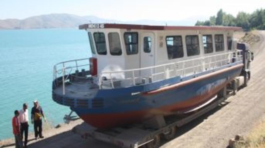 &Ccedil;ok ama&ccedil;lı hizmet teknesi suya indirildi