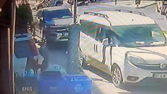 Kazaya sebebiyet verdi, yaralı sürücüyü bırakıp kaçtı