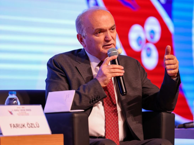 &ldquo;Belediye başkanının vizyonu neyse şehir o kadardır&rdquo; Başkan &Ouml;zl&uuml; hedefi a&ccedil;ıkladı: Her hafta 10 bin kişi