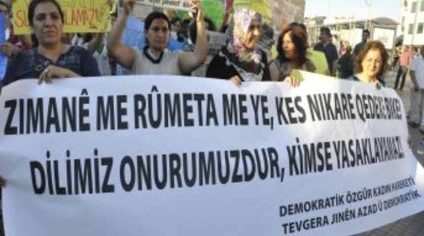 T&uuml;rkiye&rsquo;nin ilk K&uuml;rt&ccedil;e gazetesinin kapatılmasını protesto ettiler