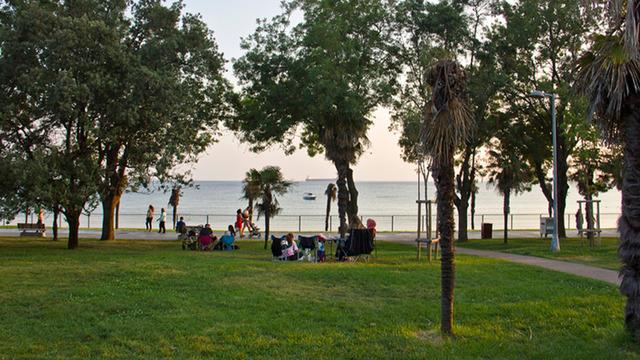 İstanbul'un en g&uuml;zel sahili a&ccedil;ıklandı: Ne Bebek ne Moda ne de Cadde!