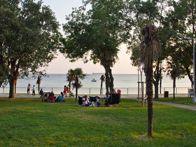 İstanbul'un en g&uuml;zel sahili a&ccedil;ıklandı: Ne Bebek ne Moda ne de Cadde!