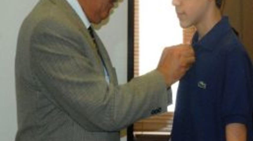 İzmir Valisi Kıra&ccedil;, SBS'de ilk 500'e giren 22 &ouml;ğrenciyi &ouml;d&uuml;llendirdi