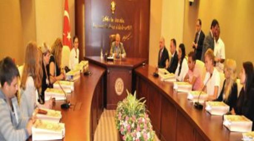 25 yabancı &ouml;ğrenci Vali Şent&uuml;rk&rsquo;&uuml; ziyaret etti