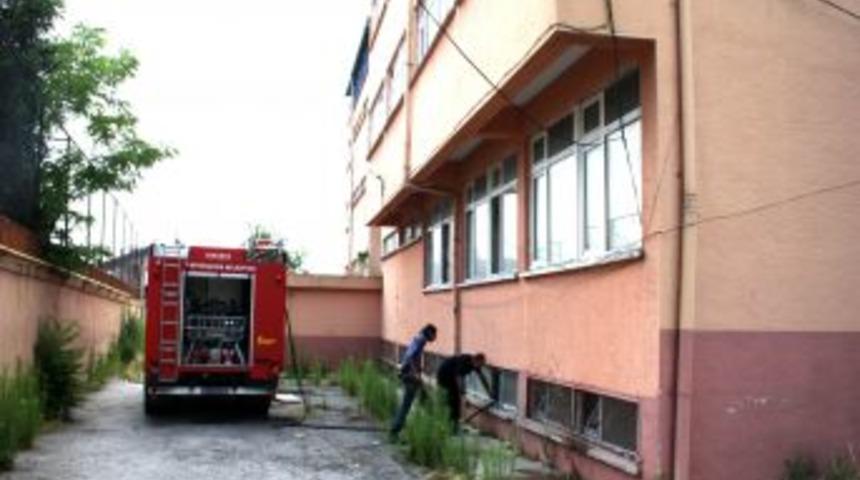 Kapatılan yurtta kablo yakan &ccedil;ocuklar, ufak &ccedil;apta yangın &ccedil;ıkardı