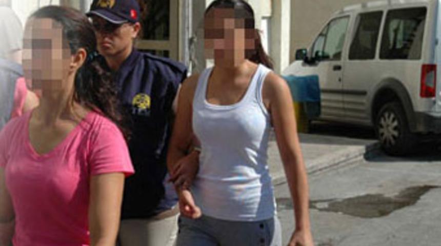 &Ouml;rg&uuml;t &uuml;yesi kadınlar, alışverişte yakalandı