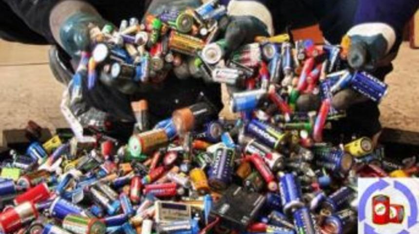 Sadece okullardan 1 ton toplandı.