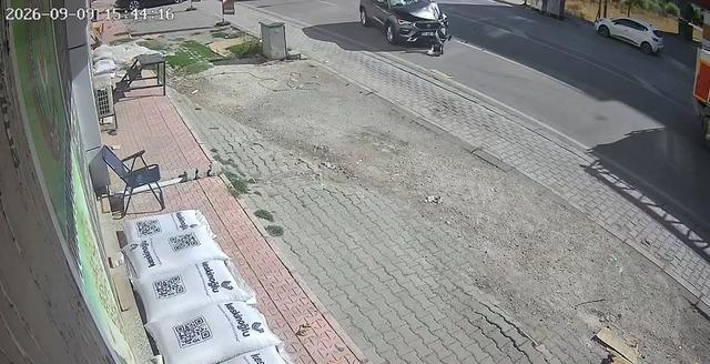 Elazığ&rsquo;da bir g&uuml;n arayla aynı yerde 2 kaza kameralara yansıdı 1