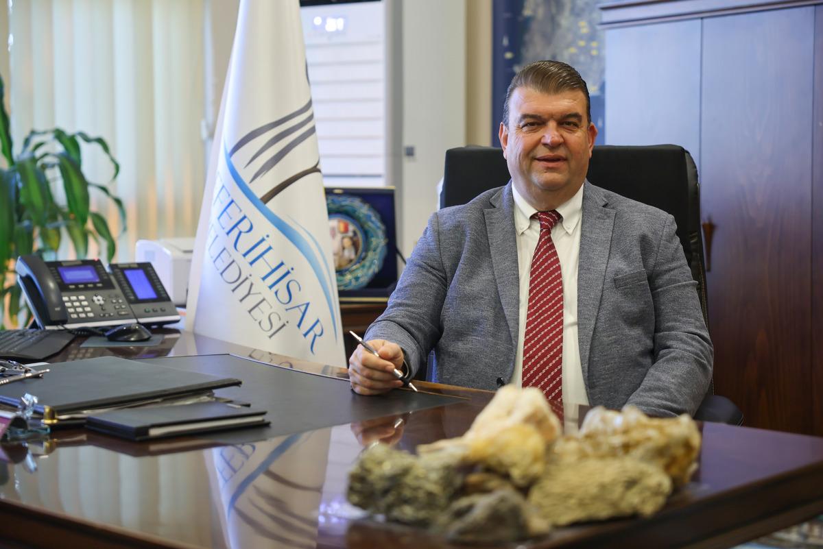 &ldquo;Bana Hollanda&rsquo;dan kek getir&rdquo; Tutuklu belediye başkanının yasak aşkı tek tek itiraf etti! "Odayı şof&ouml;r&uuml; adına tuttu birlikte kaldık" 1
