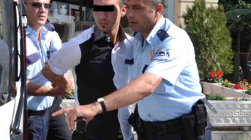 Bu kez annesini dövdü