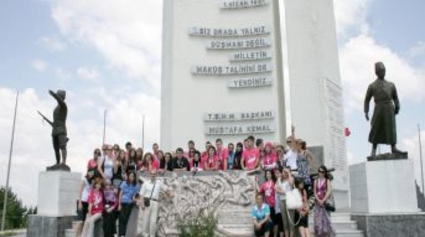 Balkanlardan gelen T&uuml;rk gen&ccedil;leri Şeyh Edebali'nin nasihatlerini rehber edinecek