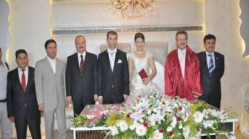 Tut Kaymakamı Fırat Çelik, dünya evinde girdi