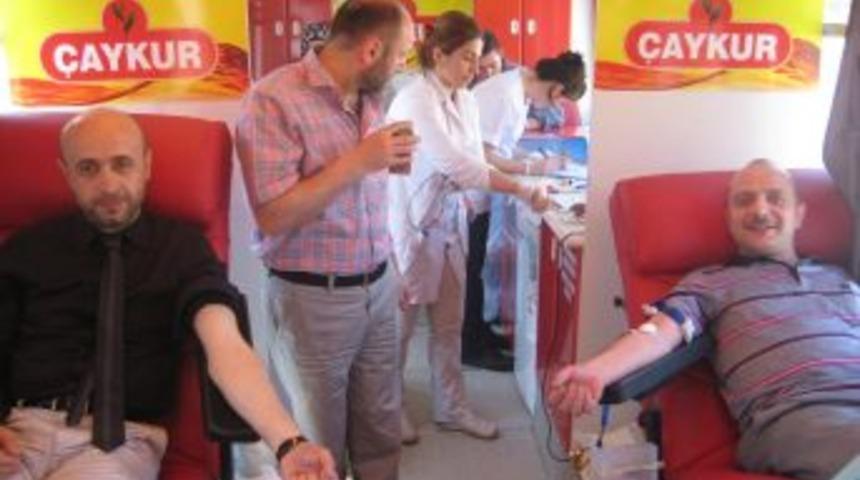 M&Uuml;SİAD Rize Şubesi &uuml;yelerinden kan bağışı