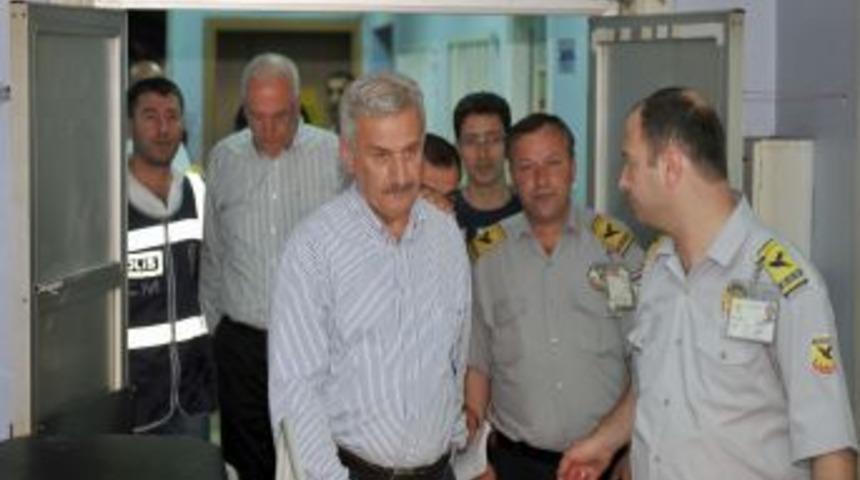 Trabzonsporlu 4 y&ouml;netici sağlık kontrol&uuml;nden ge&ccedil;irildi