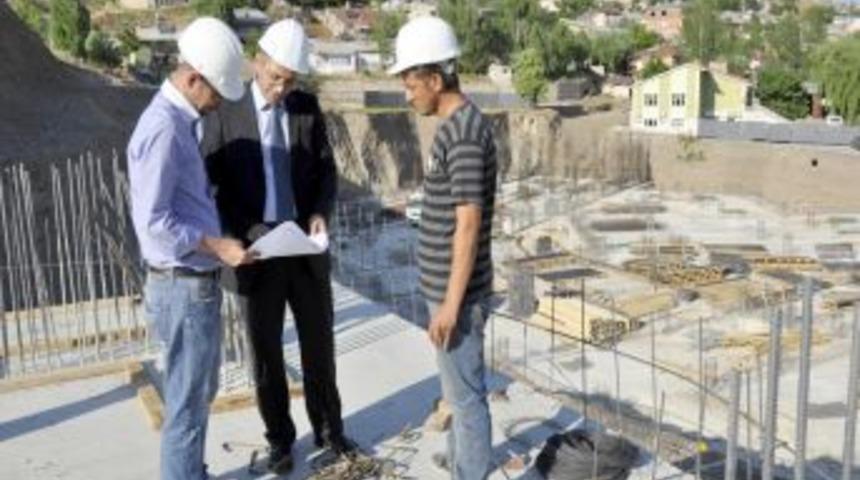 Tercan Devlet Hastanesi'nde yapım &ccedil;alışmaları s&uuml;r&uuml;yor