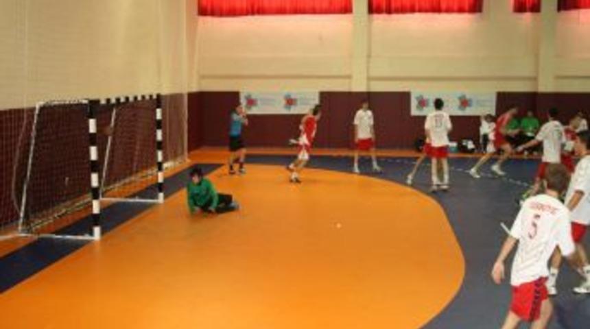 Akdeniz Hentbol Şampiyonası&rsquo;nın &uuml;&ccedil;&uuml;nc&uuml; g&uuml;n&uuml;nde T&uuml;rkiye, Karadağ&rsquo;a 32-24 yenildi