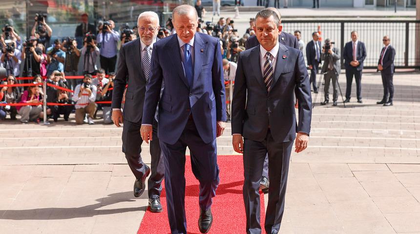 &Ouml;zg&uuml;r &Ouml;zel, Erdoğan'a 800 bin TL tazminat &ouml;deyecek