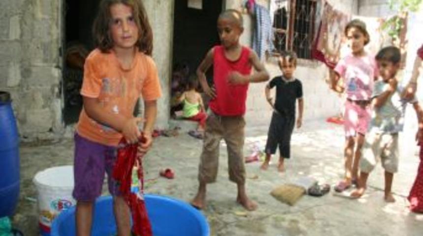 Hayatın yükü, küçük Fevziye'nin omuzlarına kaldı