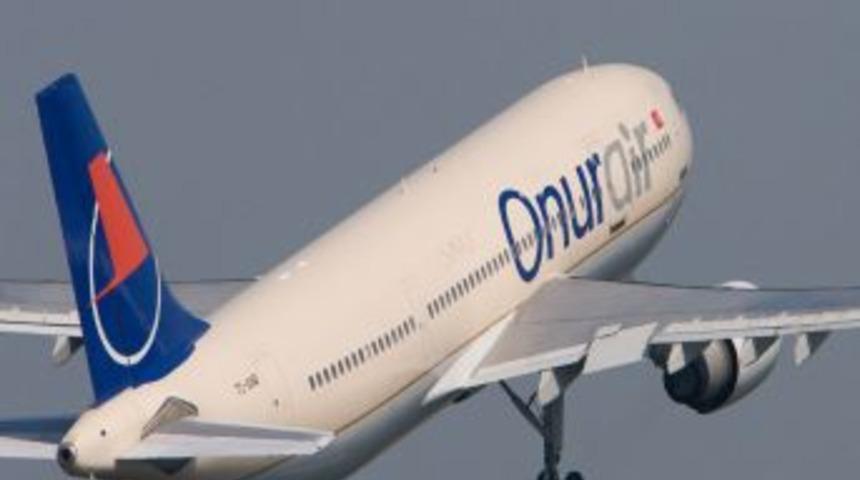 Onur Air yolcularının 6 saatlik r&ouml;tara isyanı