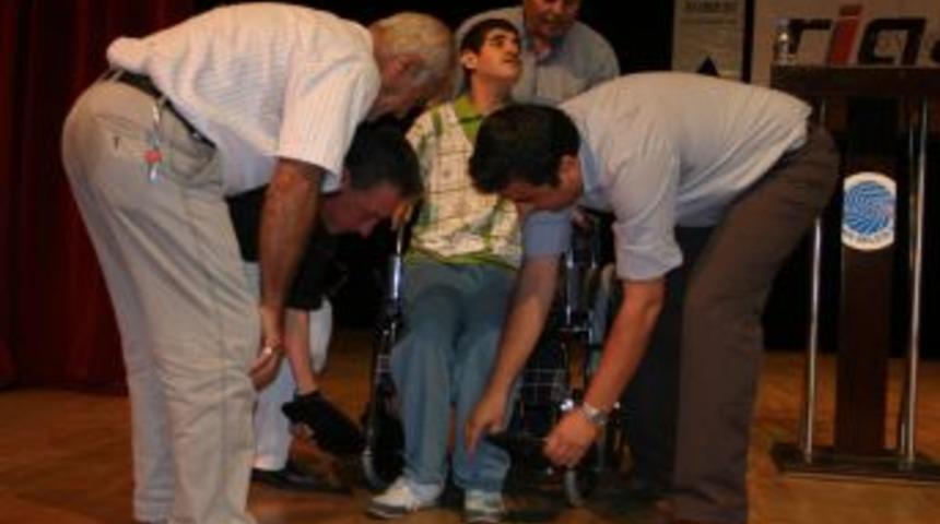 Engelliler i&ccedil;in sahneye &ccedil;ıktı