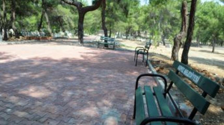 Kepez il&ccedil;esindeki mezarlık yollarına kilitli taş d&ouml;şendi