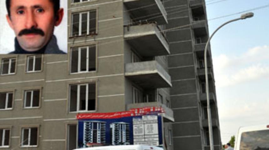 İskeleden d&uuml;şen 2 iş&ccedil;i &ouml;ld&uuml;