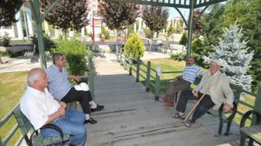 Havalar ısınınca Ankaralılar parkları şenlendirdi