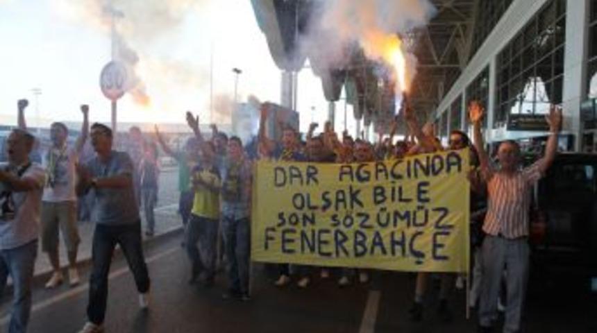 Sıkıntılı Fenerbah&ccedil;e'ye taraftar morali