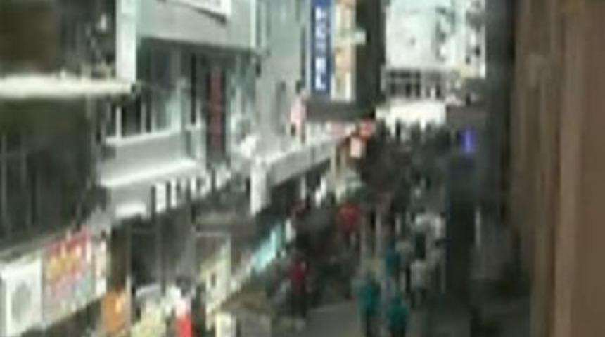 Deprem sırasındaki panik kameralarda