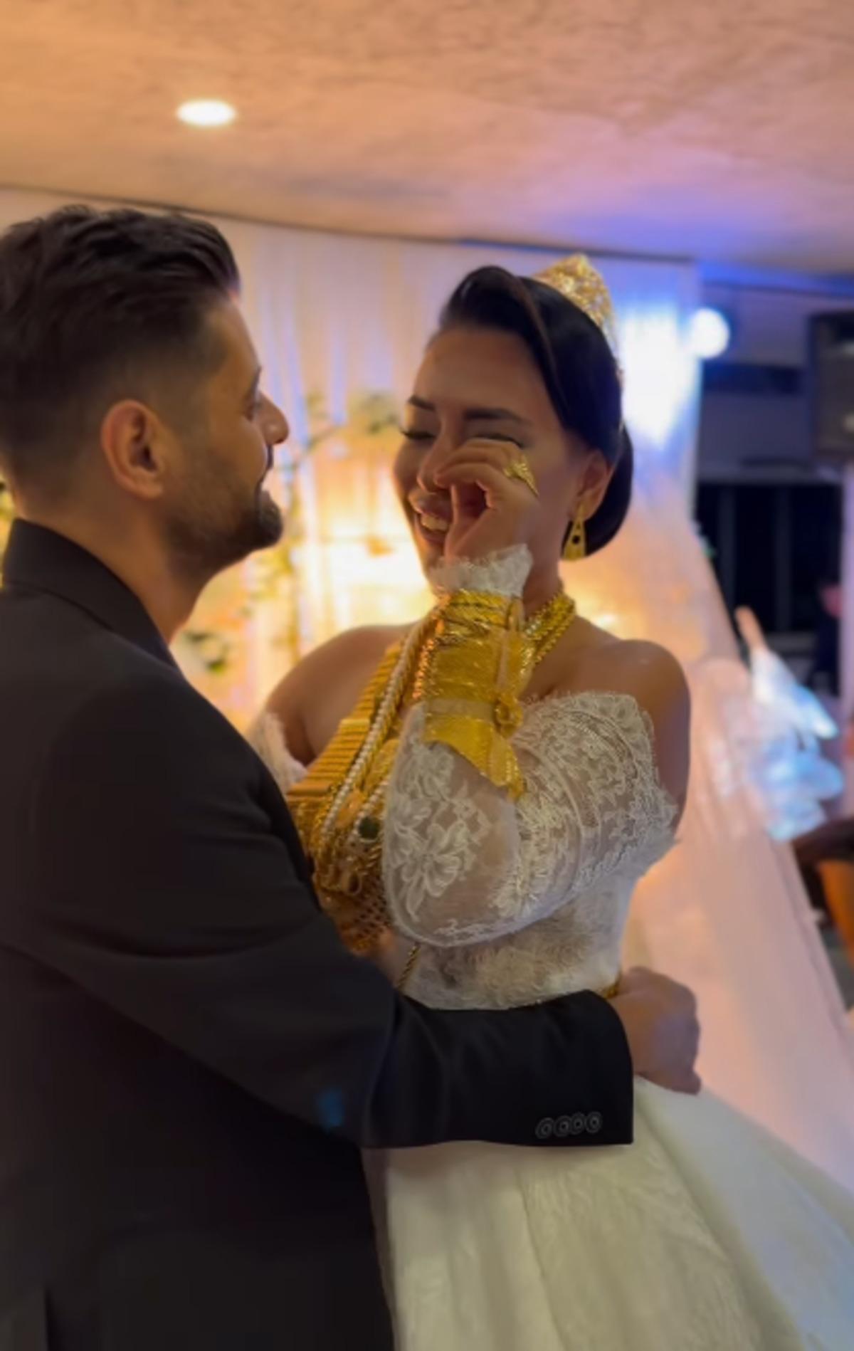 Gelin Evi nin yıldızı Esma Sezen düğün tazeledi! Altınları gündem oldu 4