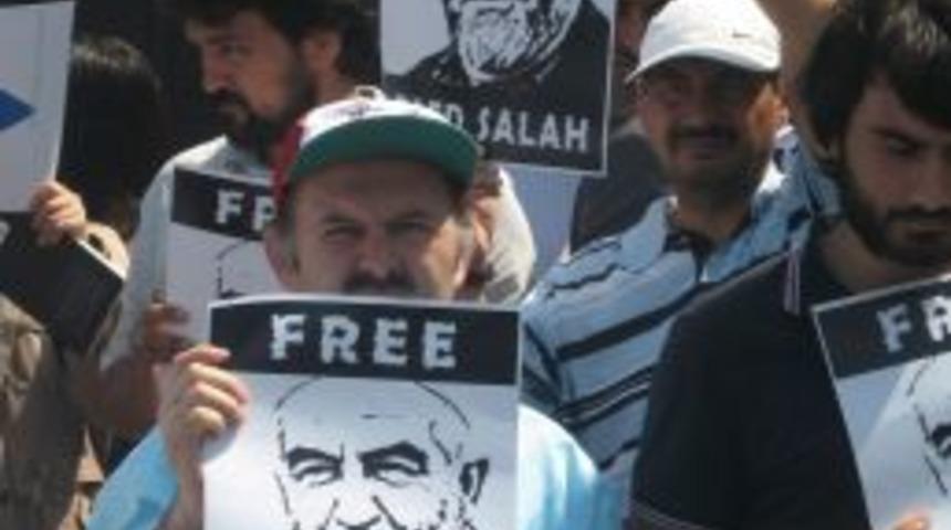 Raid Salah i&ccedil;in İngiltere Konsolosluğu &ouml;n&uuml;nde &ouml;zg&uuml;rl&uuml;k eylemi