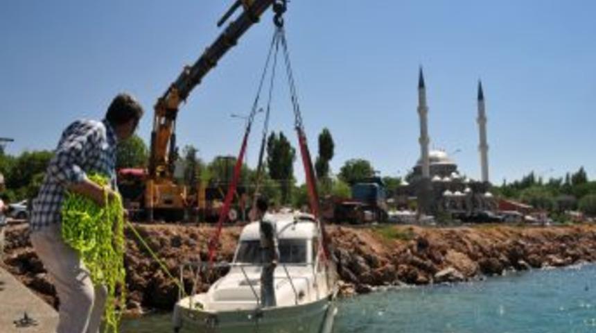 Van&rsquo;da &uuml;retilen ilk yat g&ouml;le indirildi