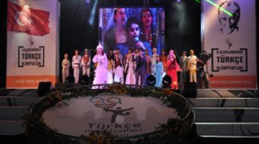 T&uuml;rk&ccedil;e'nin &ccedil;ocukları Balıkesirli'lere unutulmaz bir gece yaşattı