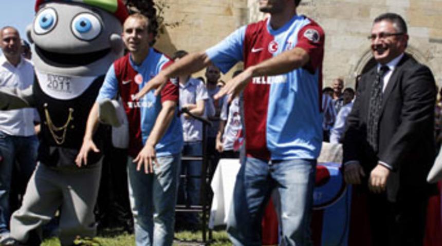 Adrian ve Altıntop imzaladı