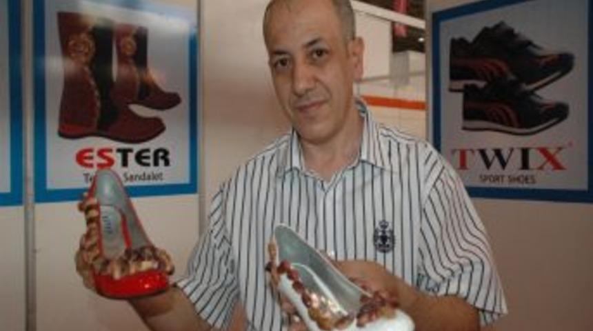 Ayakkabıyı, Antep fıstığıyla bezedi