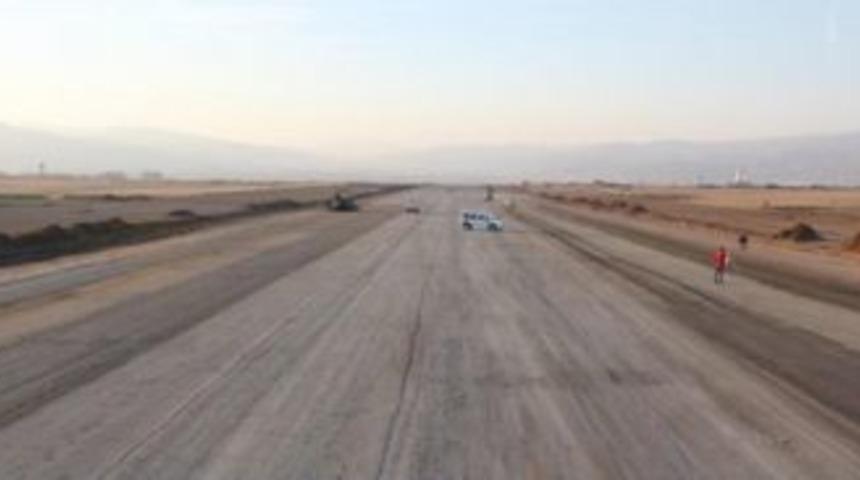 Havaalanı 2012&rsquo;ye kaldı