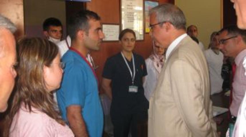 Vali, ka&ccedil;ırılan teknisyen i&ccedil;in hastanede