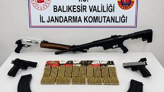 Bandırma ve Ayvalık’ta silah ticareti operasyonu: 10 şüpheli yakalandı