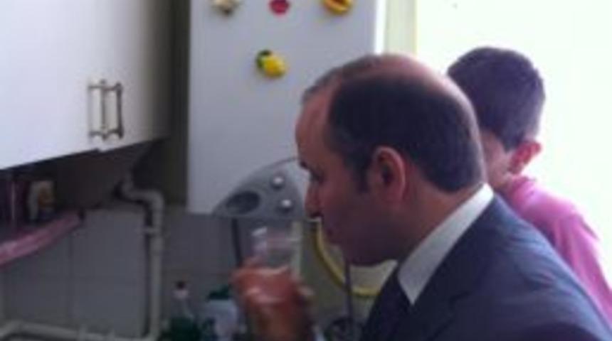 K&uuml;&ccedil;&uuml;kler, ev ziyaretleriyle musluk suyunu kontrol ediyor