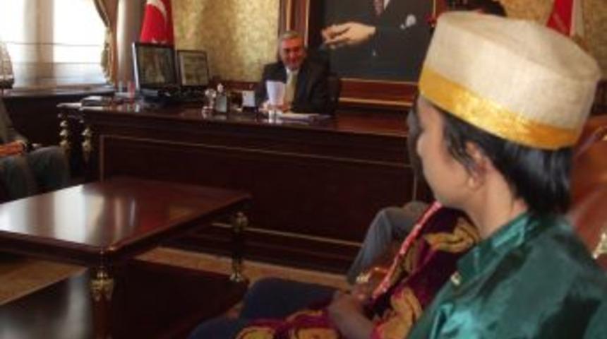 T&uuml;rk&ccedil;e Olimpiyatı &ouml;ğrencisinden polise telsiz anonsu: &rsquo;Asayişi sağlayın&rsquo;