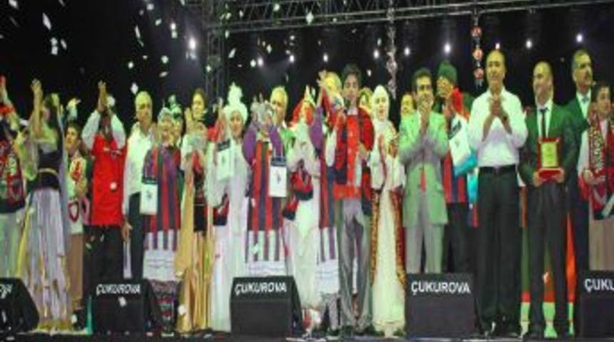 Mersin'de T&uuml;rk&ccedil;e&rsquo;nin &ccedil;ocuklarına olan sevgi stada sığmadı